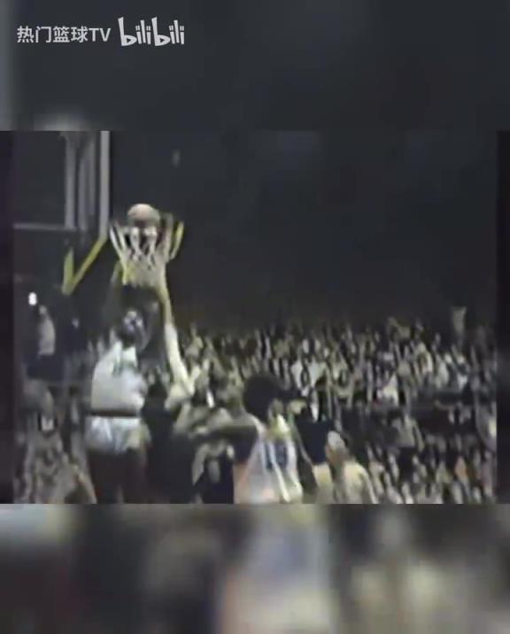 這是怪物嗎？張伯倫高中時期是怎么打球的？校園里的明星！