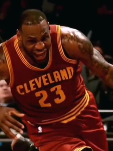 老詹這恐怖的大體格，完美詮釋什么叫“人型坦克”！