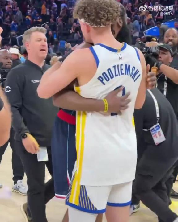 能打破附加賽不勝魔咒嗎？庫里賽后和哈登&小卡紛紛擁抱