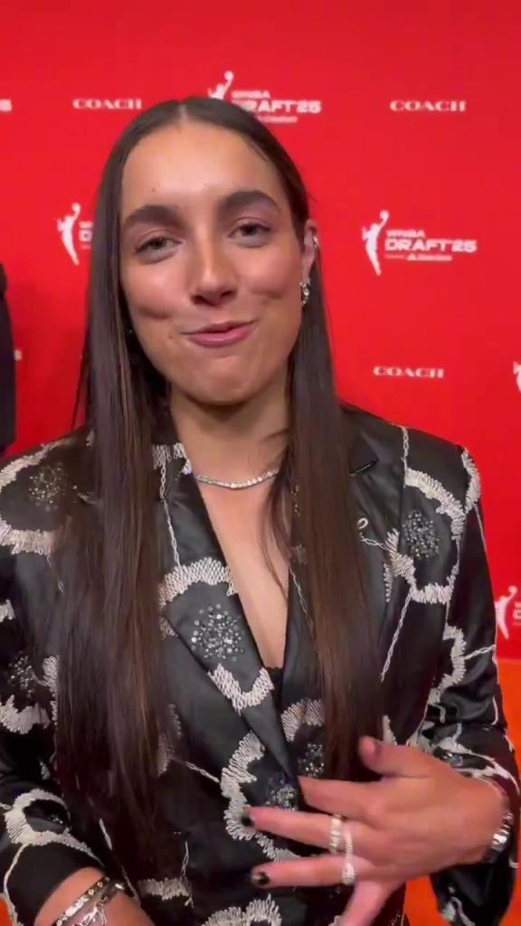 少爺真全能啊！威少還幫WNBA新秀妹子們?cè)O(shè)計(jì)今晚的服裝