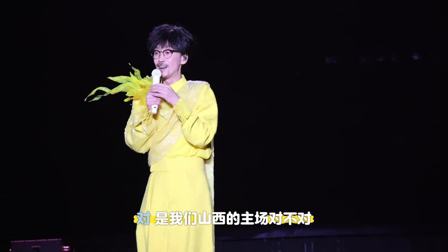 山西鬧他！周傳雄太原演唱會(huì)現(xiàn)場(chǎng)帶領(lǐng)歌迷為山西男籃加油助威